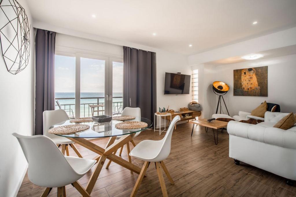 Beachfront Dreamin Apartment